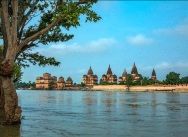 ओरछा – जहां समय ने मंदिर, किले और छतरियों की दीवारों पर कविताएं लिखी हैं